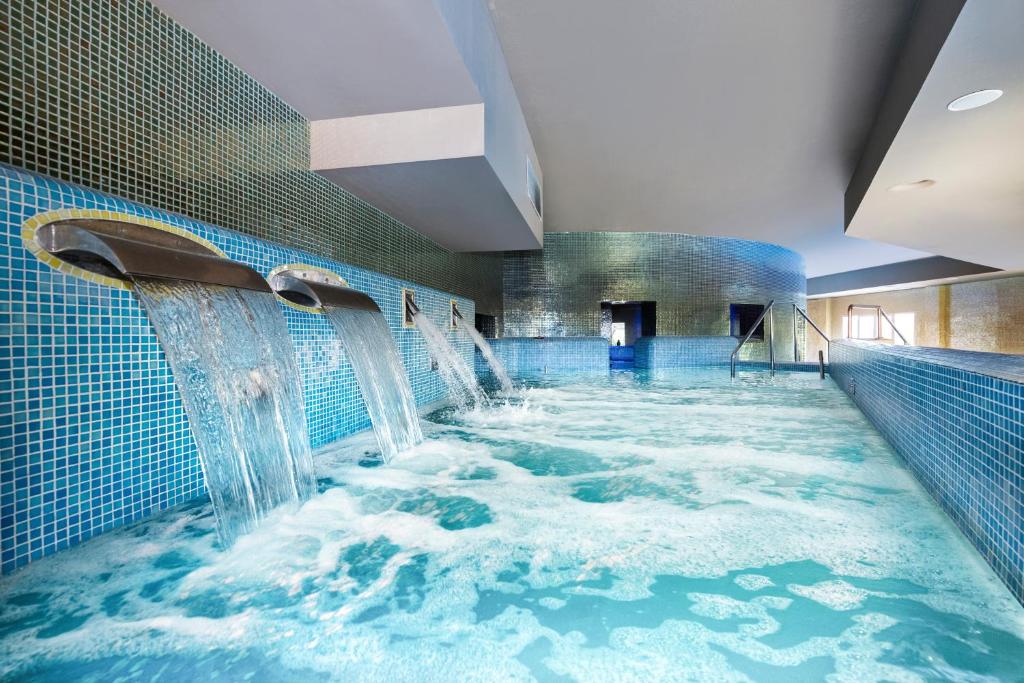 Bazén v ubytování Salles Hotels Marina Portals nebo v jeho okolí