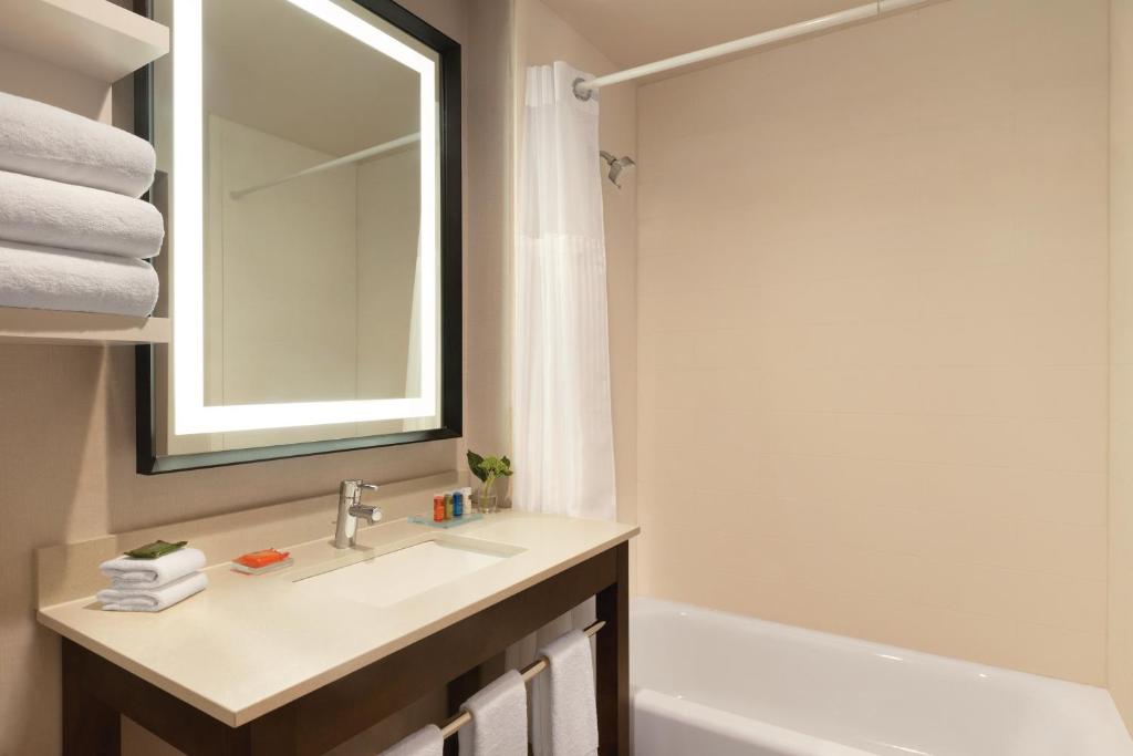 Radisson Hotel Oklahoma City Airport - King Room - Non Fumatori