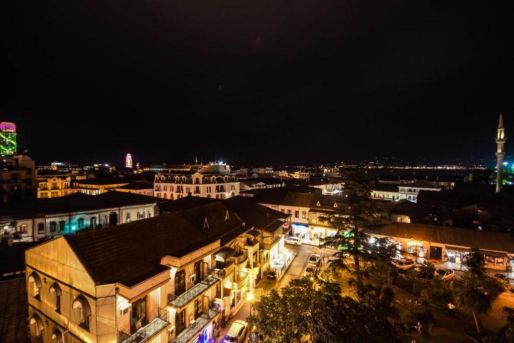 Nespecifikovaný výhled na destinaci Batumi nebo výhled na město při pohledu z hotelu