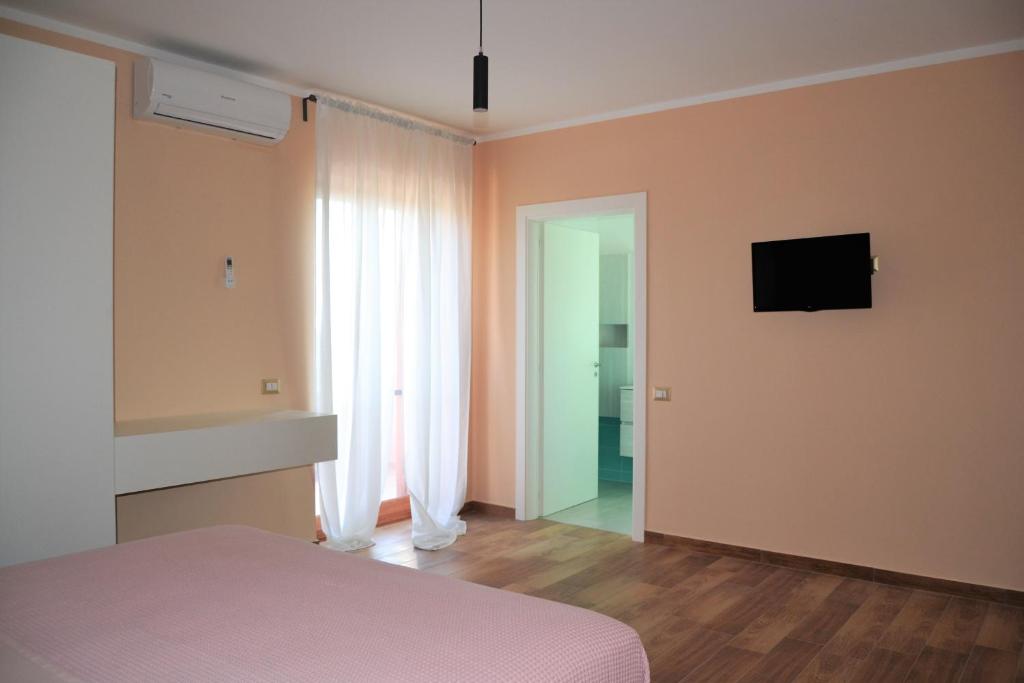Televízia a/alebo spoločenská miestnosť v ubytovaní Puteoli house