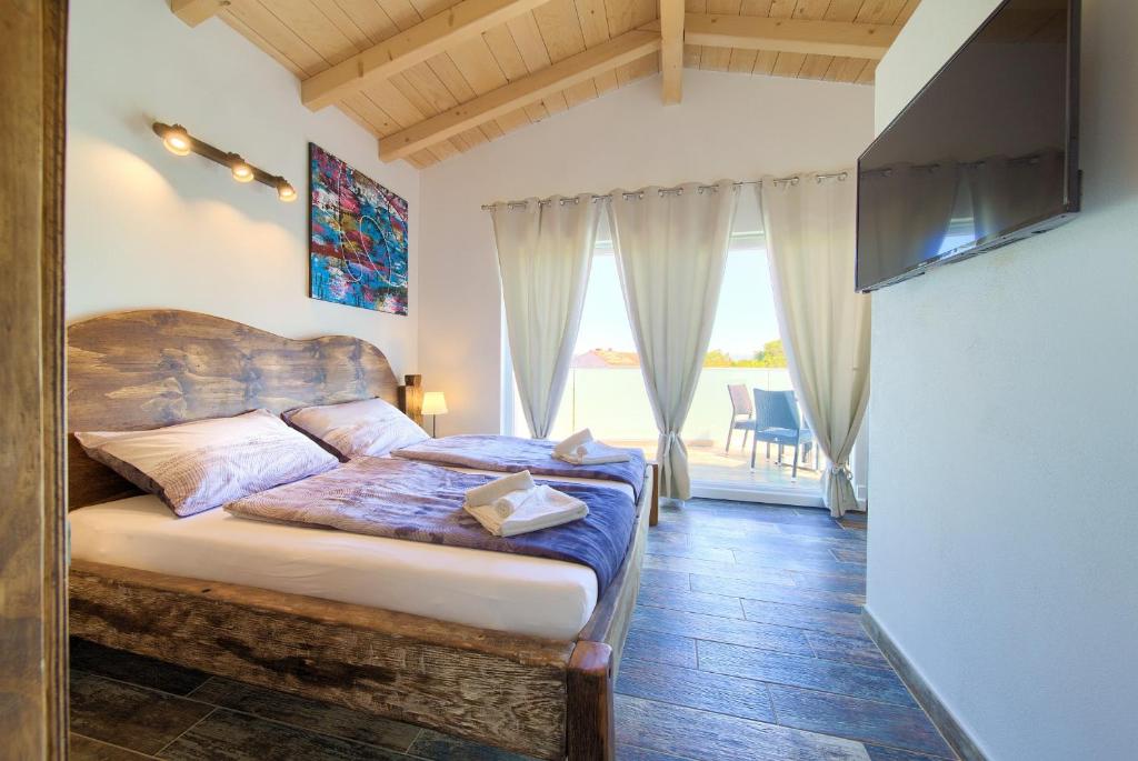 Pax Houses - Deluxe Two-Bedroom Villa With Private Pool
