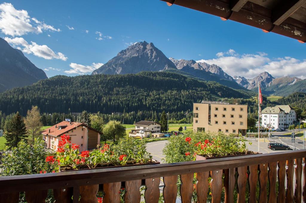 Nespecifikovaný výhled na hory nebo výhled na hory při pohledu z hotelu