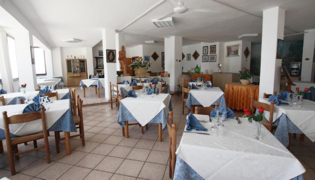 Restaurace v ubytování Villaggio Quattro Scogli