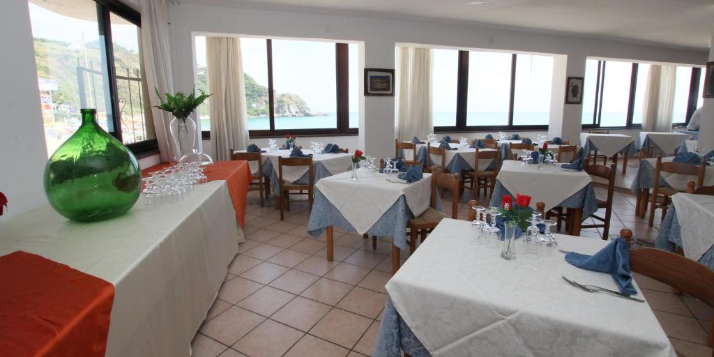 Restaurace v ubytování Villaggio Quattro Scogli