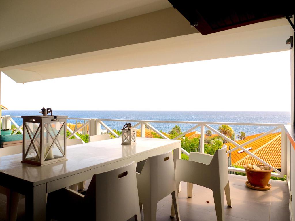 
Een balkon of terras bij Boca Gentil Bayside apartment - Jan Thiel
