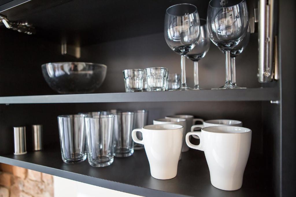 Príslušenstvo na prípravu kávy alebo čaju v ubytovaní Loft Apartments Poznań