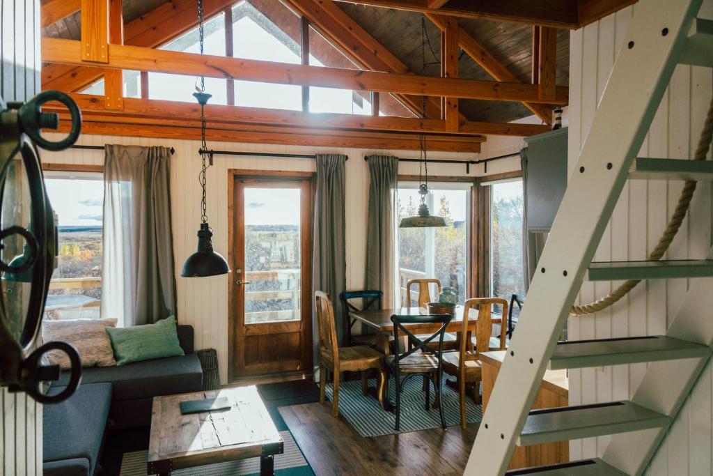 Posezení v ubytování Mulakot Cosy Cabins