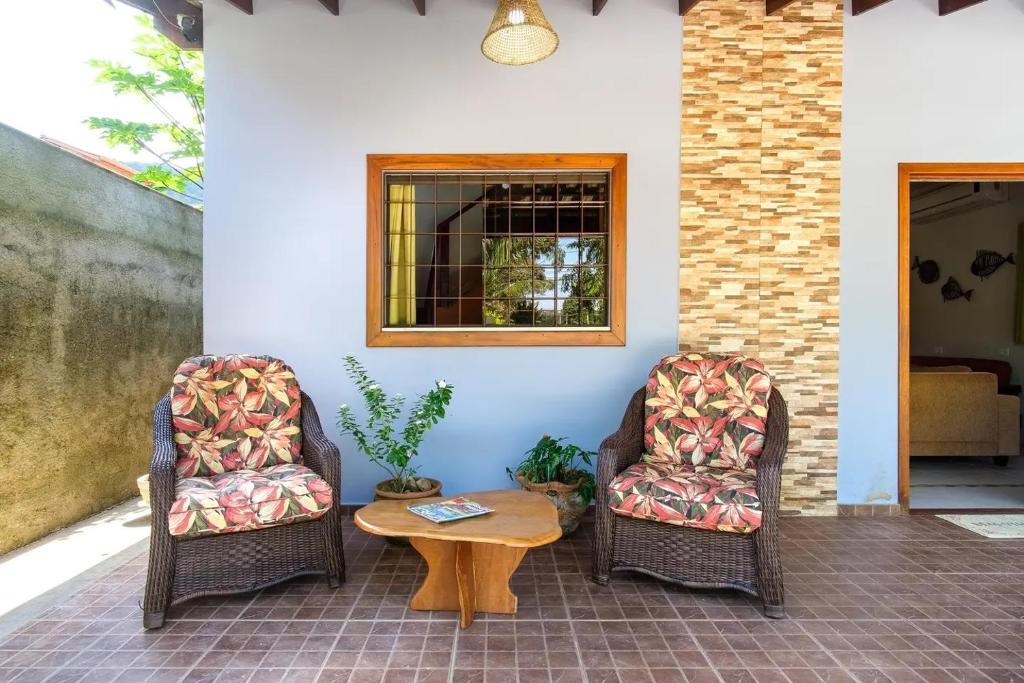  CASA LINDA E ESPAÇOSA COM AR - 50 MTS DA PRAIA