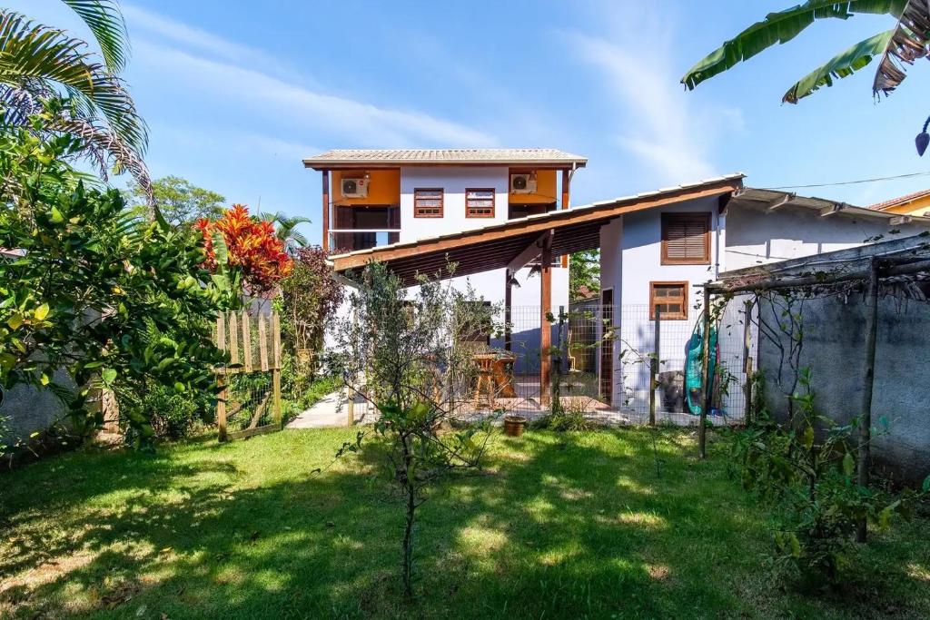  CASA LINDA E ESPAÇOSA COM AR - 50 MTS DA PRAIA