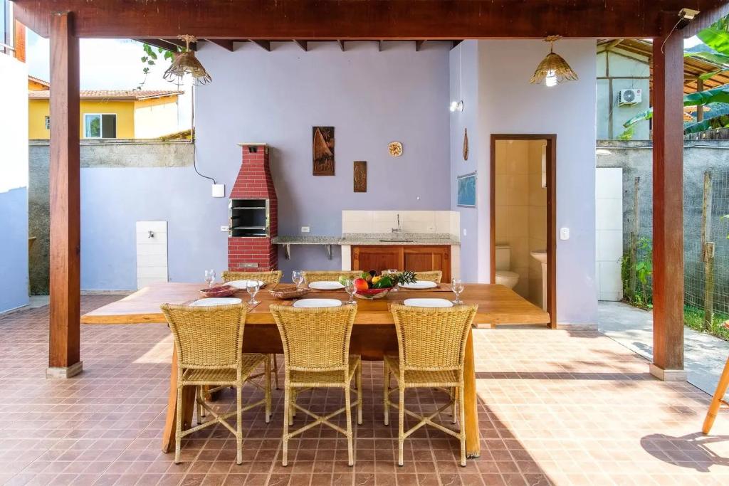  CASA LINDA E ESPAÇOSA COM AR - 50 MTS DA PRAIA