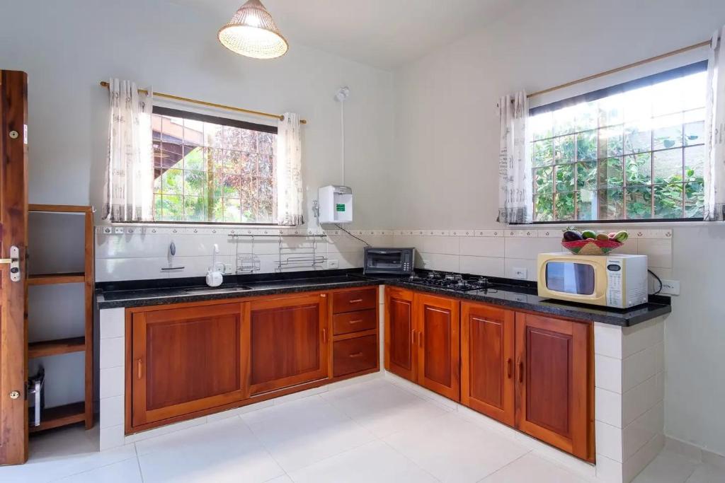  CASA LINDA E ESPAÇOSA COM AR - 50 MTS DA PRAIA