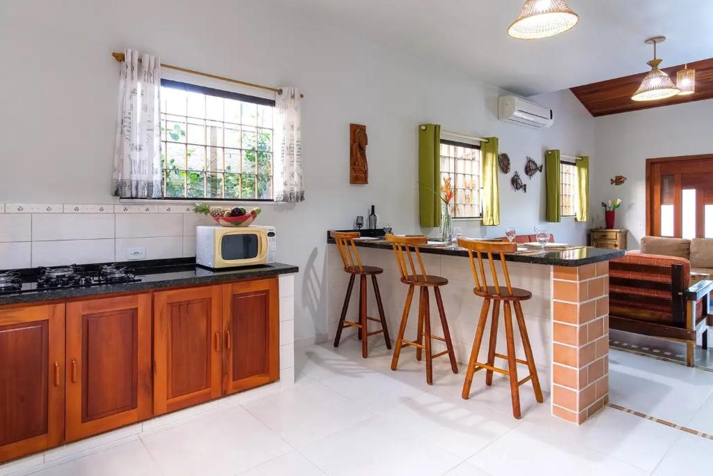  CASA LINDA E ESPAÇOSA COM AR - 50 MTS DA PRAIA