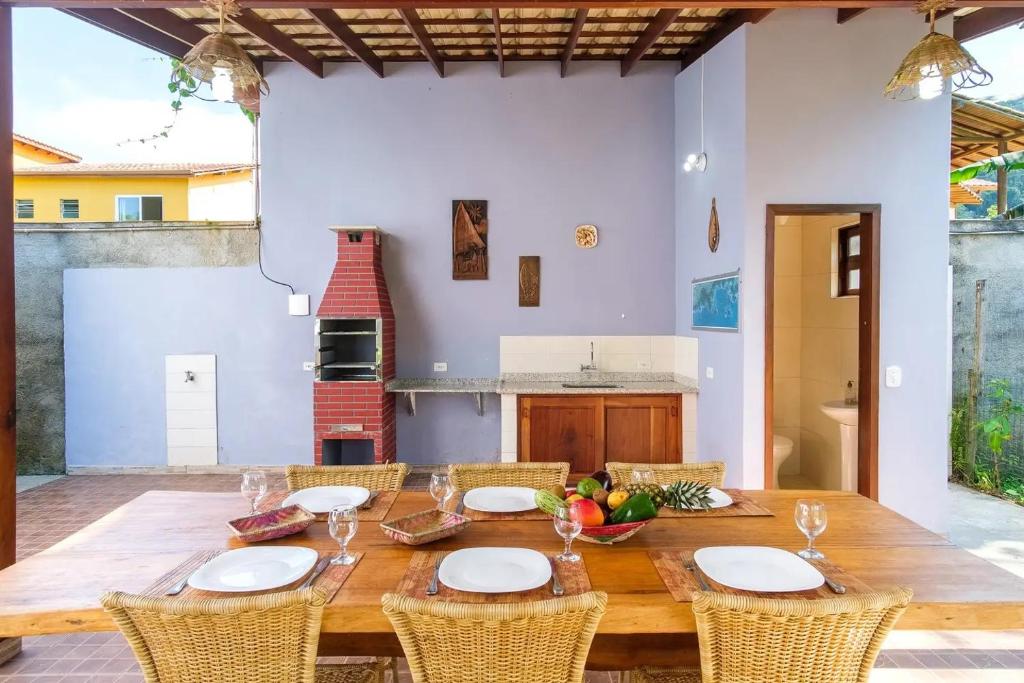  CASA LINDA E ESPAÇOSA COM AR - 50 MTS DA PRAIA