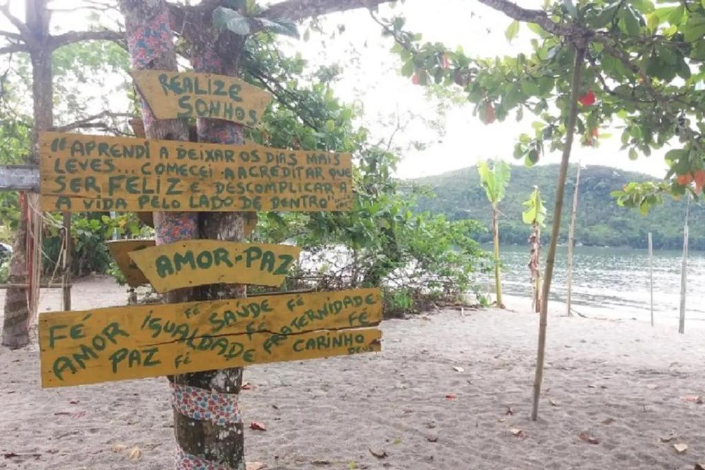  CASA LINDA E ESPAÇOSA COM AR - 50 MTS DA PRAIA