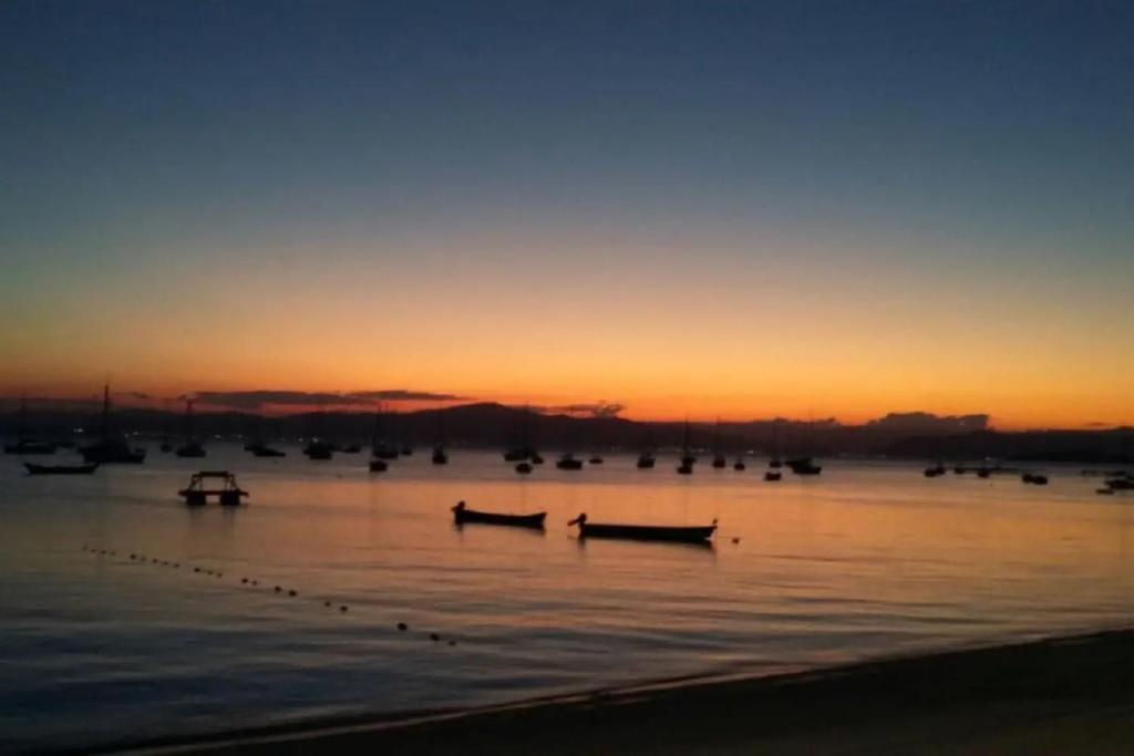  CASA LINDA E ESPAÇOSA COM AR - 50 MTS DA PRAIA
