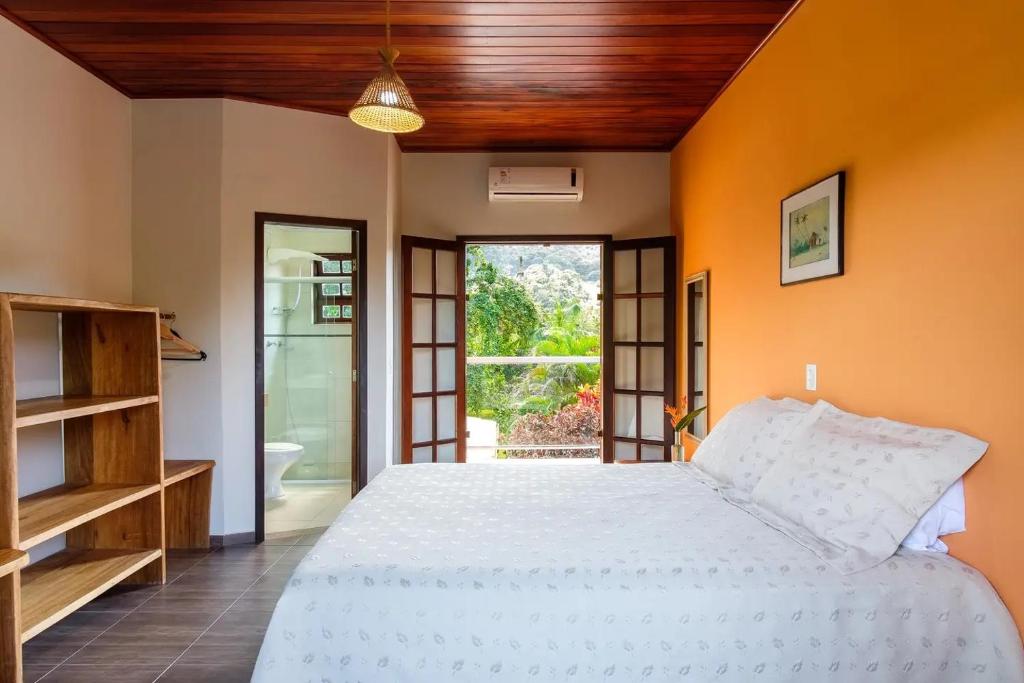  CASA LINDA E ESPAÇOSA COM AR - 50 MTS DA PRAIA