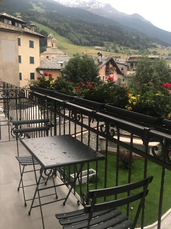 Nespecifikovaný výhled na hory nebo výhled na hory při pohledu z aparthotelu