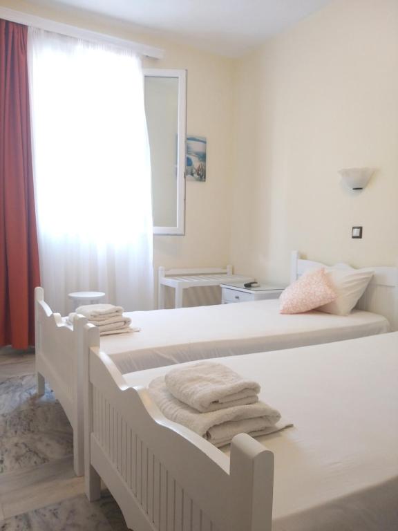Postel nebo postele na pokoji v ubytování Syrianos Hotel
