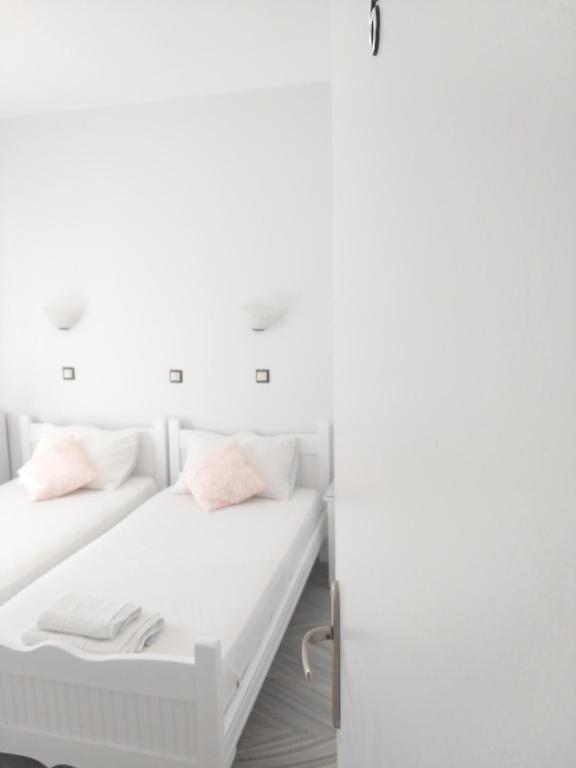 Postel nebo postele na pokoji v ubytování Syrianos Hotel