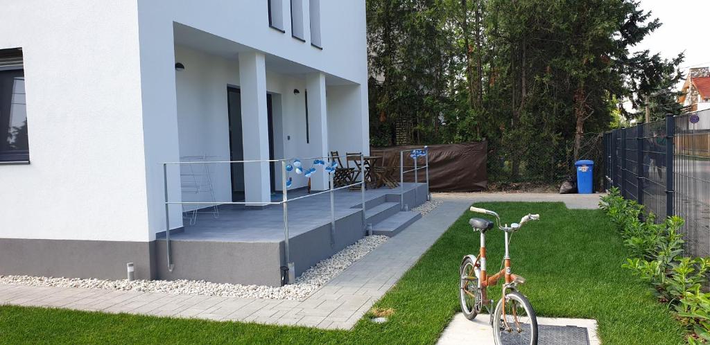 Vonkajšia záhrada v ubytovaní MiLa Home Zamardi - Keszeg