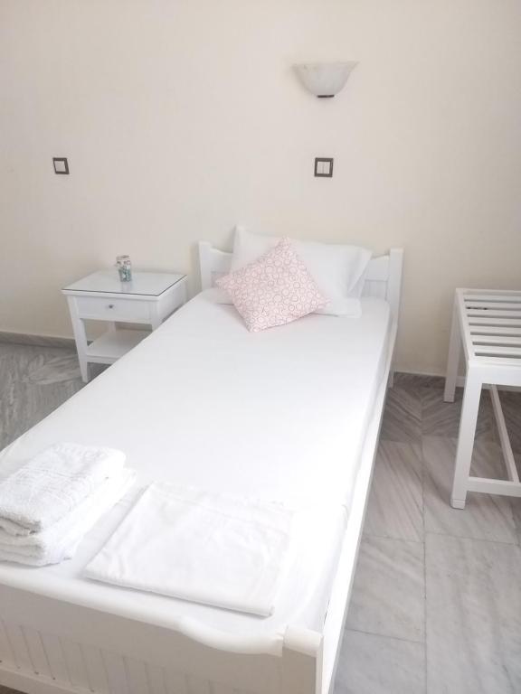 Postel nebo postele na pokoji v ubytování Syrianos Hotel