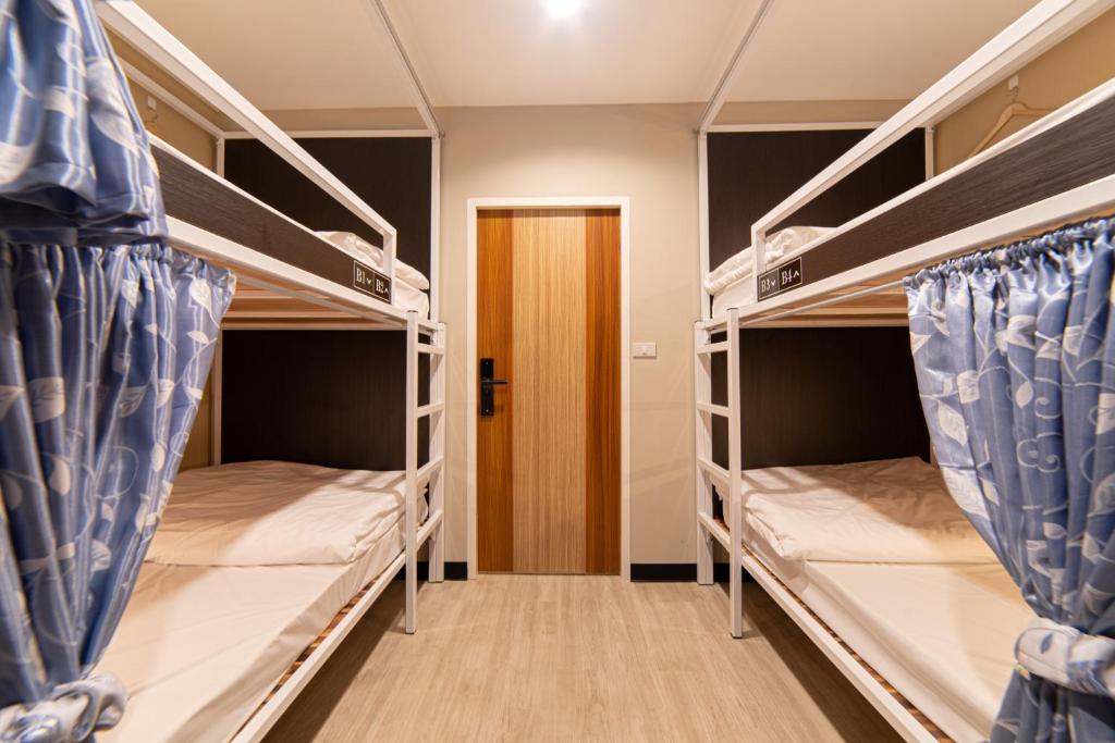 Postel nebo postele na pokoji v ubytování Napa Hostel Samrong Station
