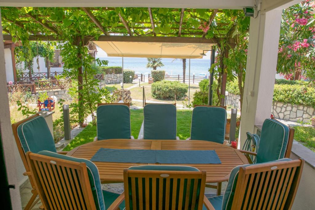 Vonkajšia záhrada v ubytovaní Alexger Beach Front Deluxe house