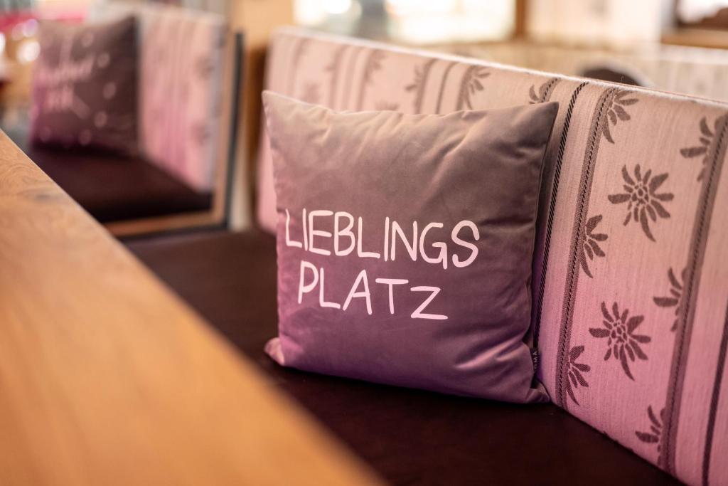 A bed or beds in a room at Hotel Glockenstuhl