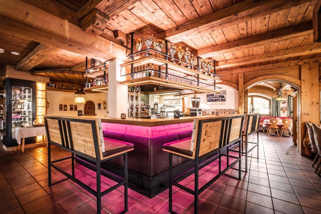 A restaurant or other place to eat at Hotel Glockenstuhl