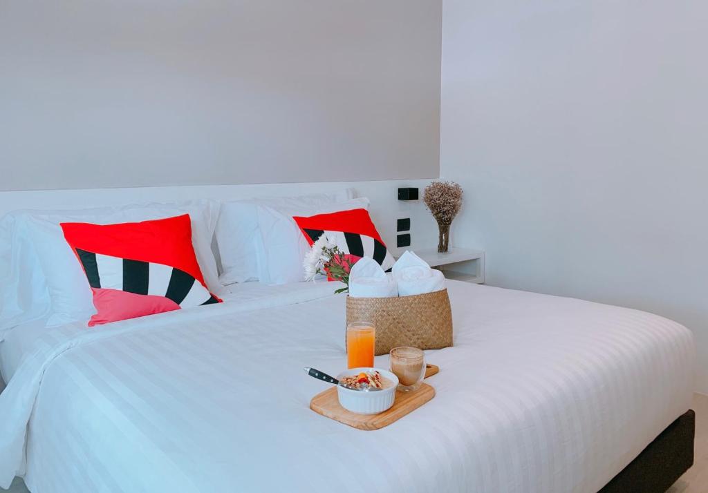 Postel nebo postele na pokoji v ubytování Blue Tao Beach Hotel - SHA Plus