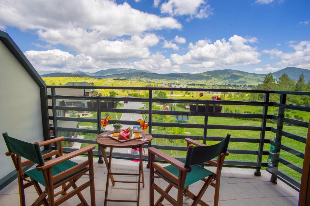 Nespecifikovaný výhled na hory nebo výhled na hory při pohledu z hotelu