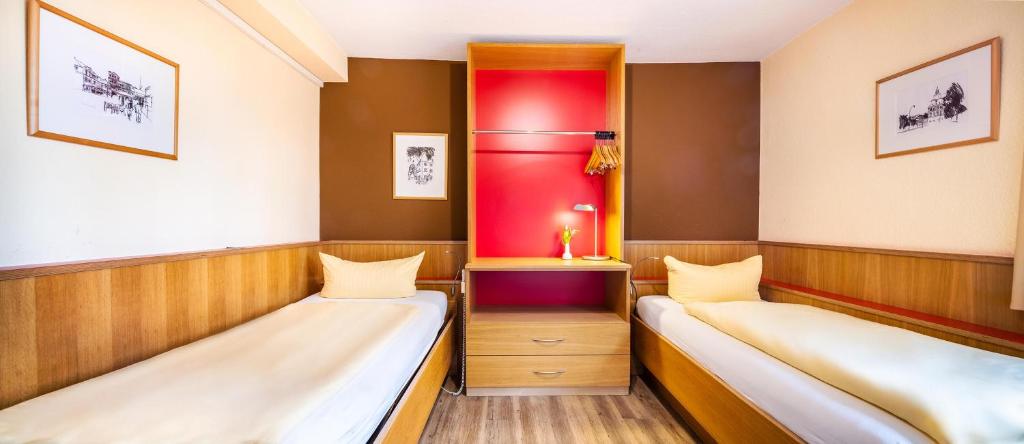 Schroeders Stadtwaldhotel - Standard Double Room With Separate Beds