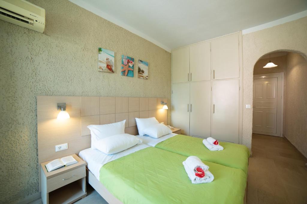 Postel nebo postele na pokoji v ubytování Hotel Alkionis