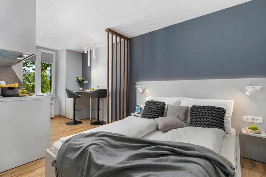 InCenter Korzo Studio Apartments Rijeka - Housity