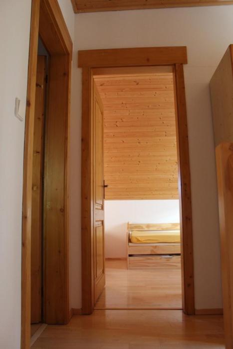 Postel nebo postele na pokoji v ubytování Roubenka Zlatá Olešnice