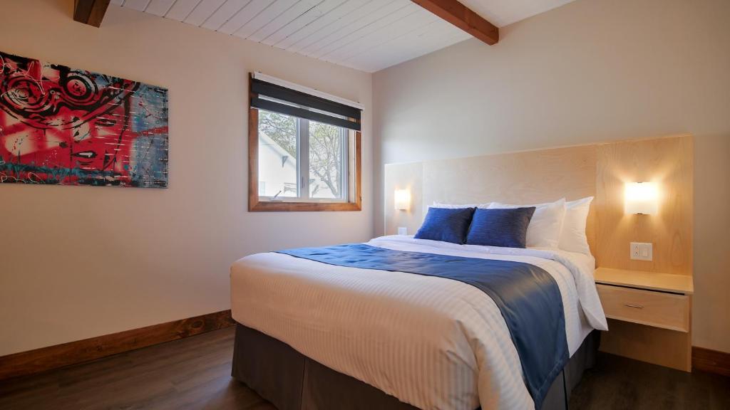 Una cama o camas en una habitación de Riôtel Carleton-sur-Mer