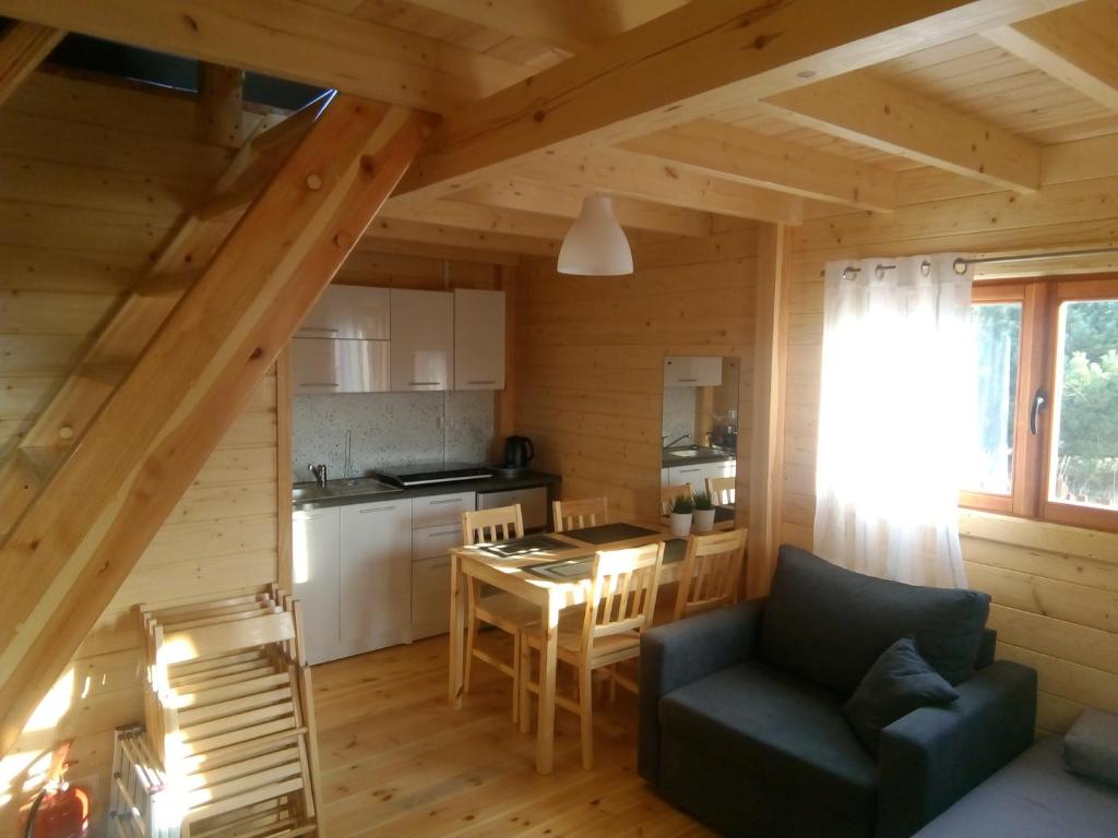 Kuchyň nebo kuchyňský kout v ubytování Nowe Domki Pod Lipami