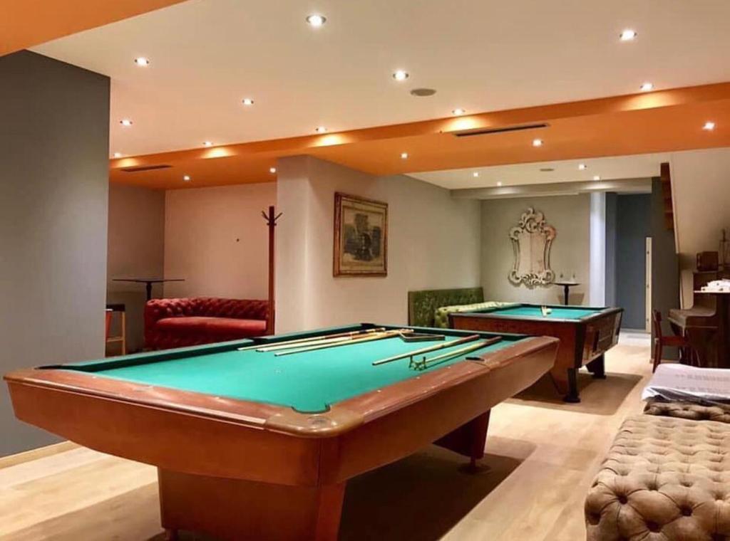 Biliár nebo kulečník v ubytování Bowling Hostel