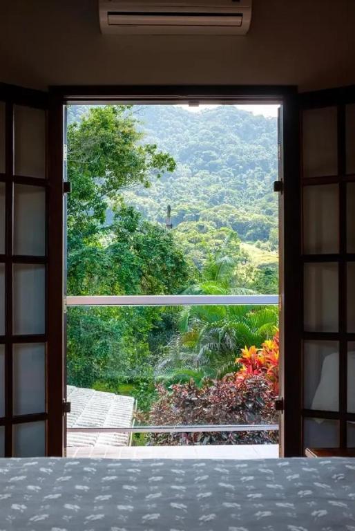  CASA LINDA E ESPAÇOSA COM AR - 50 MTS DA PRAIA
