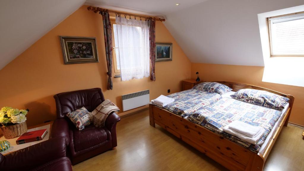 Cama ou camas em um quarto em Holiday Home Slovakia Ivachnova 49