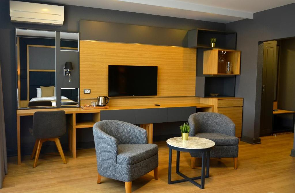 TV a/nebo společenská místnost v ubytování Hotel Konak