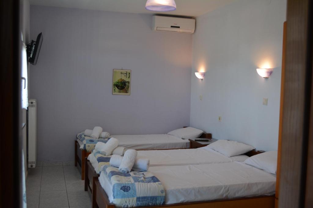 Postel nebo postele na pokoji v ubytování GLIKERIA ROOMS