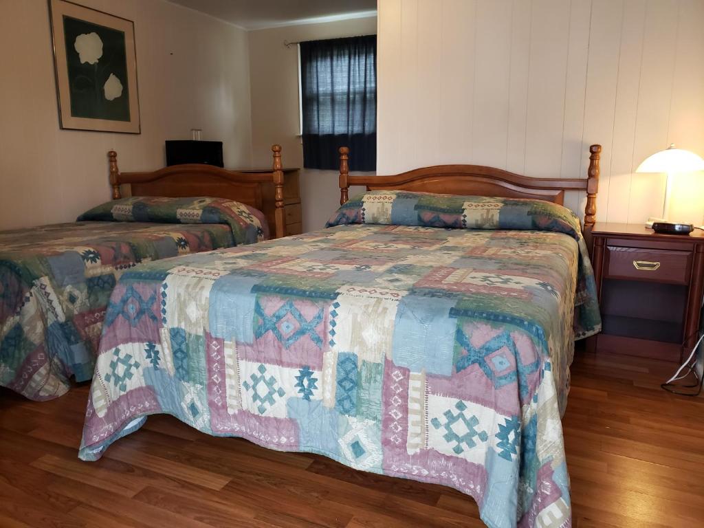 Postel nebo postele na pokoji v ubytování Regent Motel