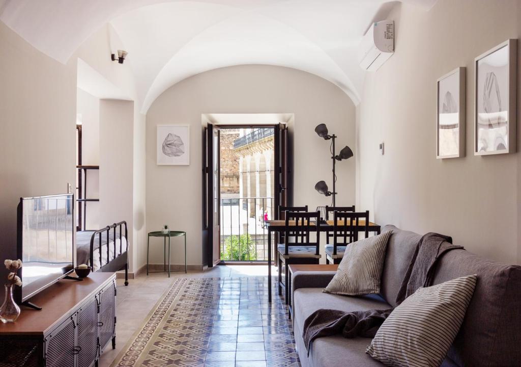 Posedenie v ubytovaní Apartamentos Plaza Mayor 35