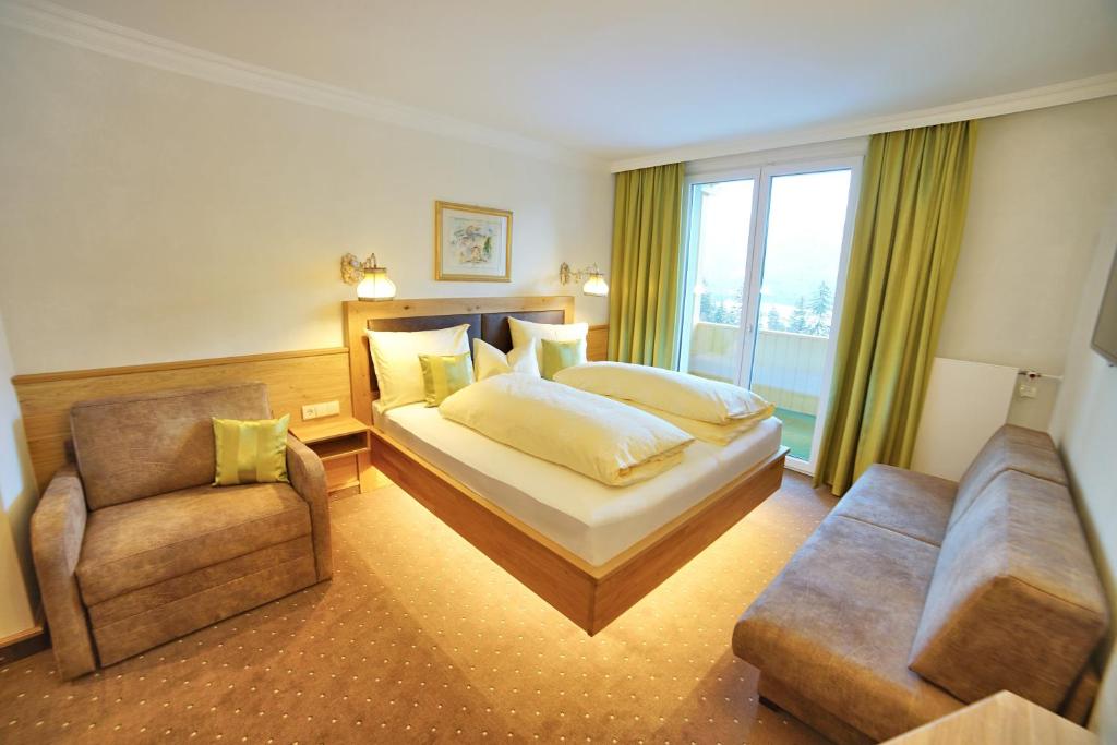 Postel nebo postele na pokoji v ubytování Hotel Glocknerhof