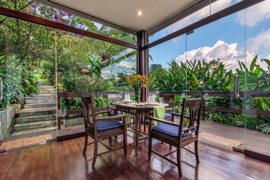 a dining room with a table and chairs at Villa Mulyono 2 in Batu