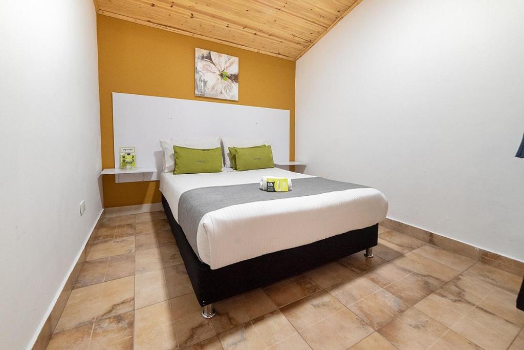 Postel nebo postele na pokoji v ubytování Hotel Casa Normandia