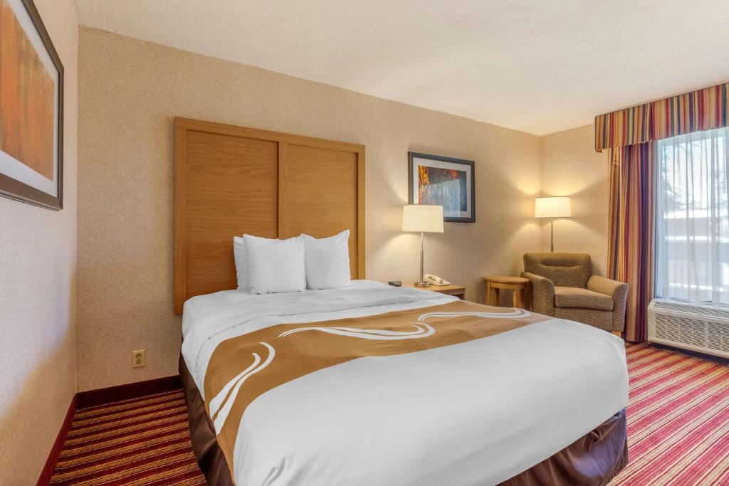 Quality Inn Exit 4 - King Room - Fumar