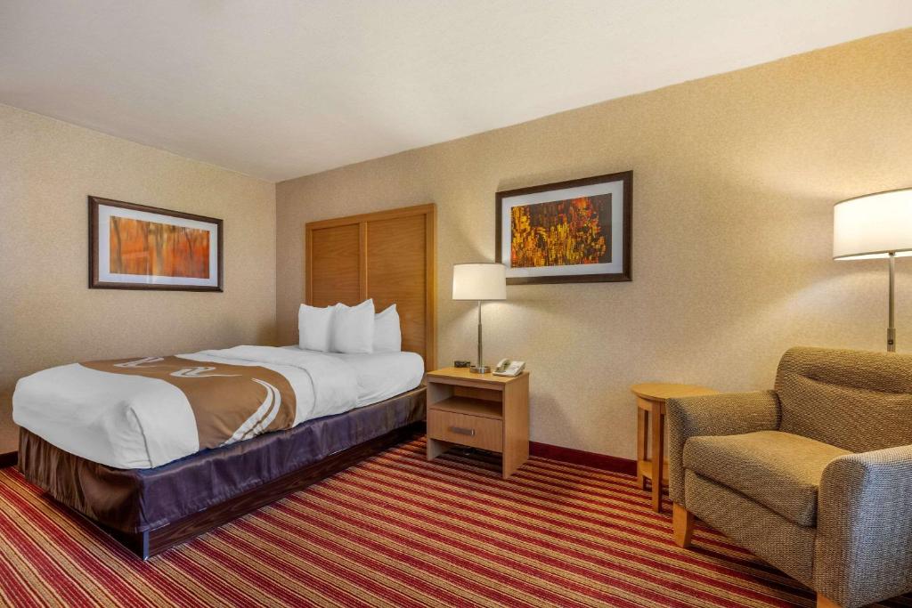 Quality Inn Exit 4 - Room Standard Queen - No Fumadores
