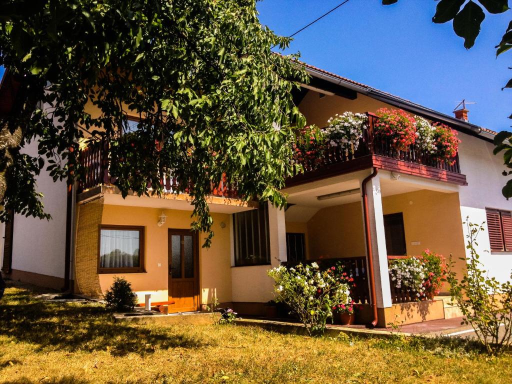 Budova, v ktorej sa apartmán nachádza